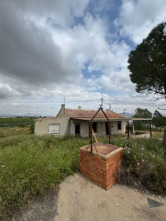CASA PARA REFORMAR SOBRE PARCELA DE CASI 4000 M2 - ZONA ABAN