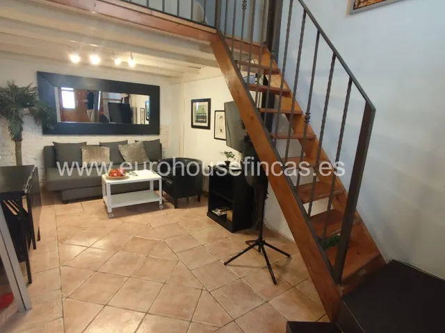 Piso reformado de una habitación con terraza en Finca antigua en Sants. — 5