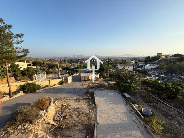 CHALET INDEPENDIENTE EN VENTA EN ALICANTE, 2762m2, 5 habitac - foto 3