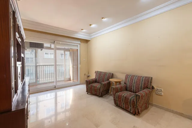 Piso en venta en pleno centro de Granada – Planta alta, garaje y gran potencial de reforma — 30