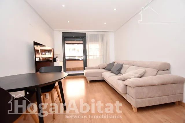 Seminuevo con piscina, garaje, trastero y terraza cerca del mar — 15