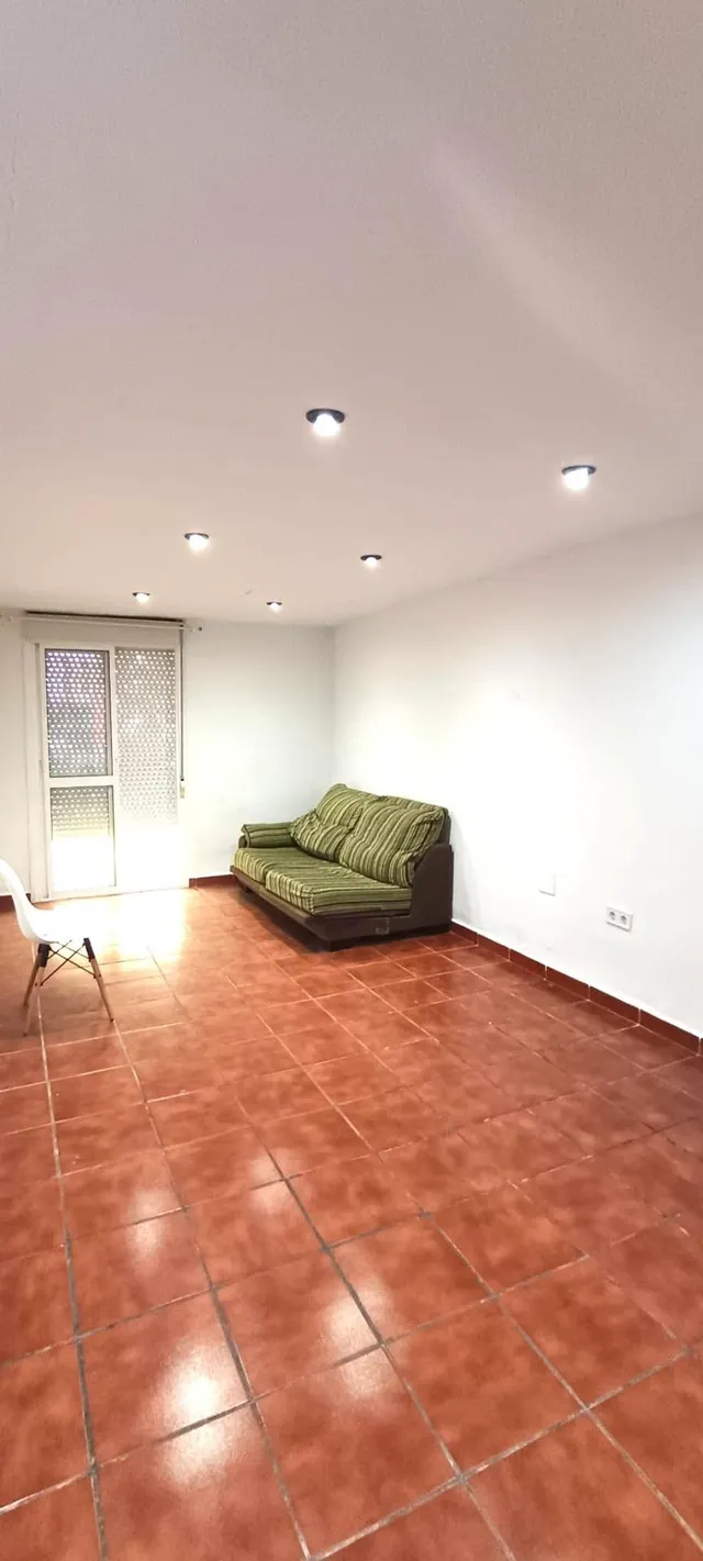 Vivienda con local comercial en Avda. Principal de Brenes (S - foto 3