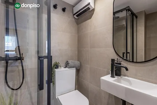 PISO REFORMADO JUNTO AVENIDA CADIZ — 26