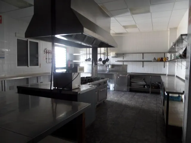 Fantástico restaurante de 370 m2, vivienda  2 plantas de 400m2 y terreno rústico de 6.912m2 LA GUIA — 12