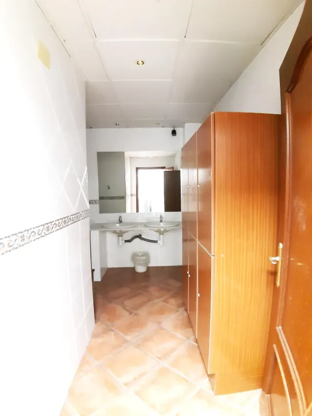 Amplio Local Comercial de 600 m2 en Ubicación Estratégica de Calahonda Baja — 40