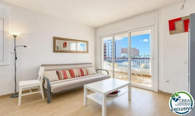 Tu rincón junto al mar en Roses: terraza con vistas al canal