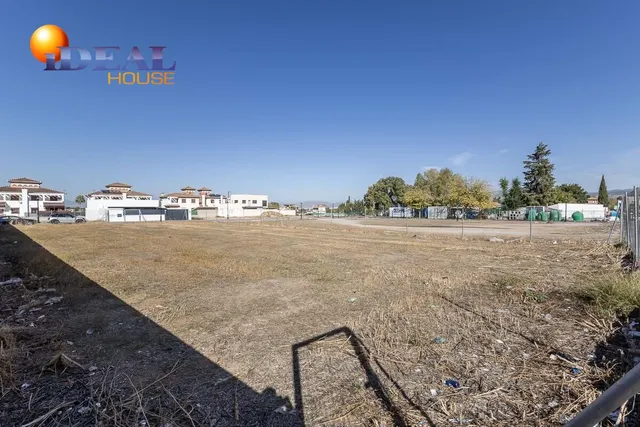 Solar de 1.175 m2 en Ogijares — 4