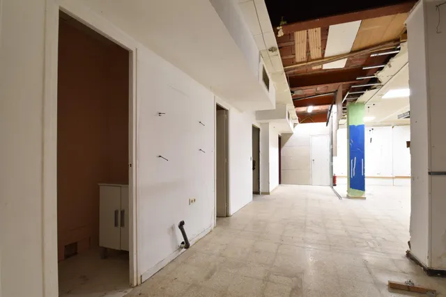 Local comercial en venta al lado de Rambla de la Pau — 10