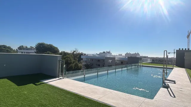 Magnifica vivienda de reciente construcción con terraza acristalada, piscina y garaje — 27