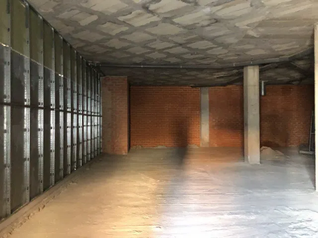 LOCAL COMERCIAL EN VENDA D'ENTITAT BANCARIA — 2