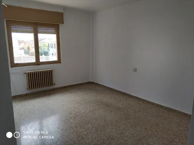 PISO EN EL CENTRO, 100 M2, 4 HAB., SALÓN, COCINA, BAÑO, ASEO, 1º SIN ASCENSOR. — 4