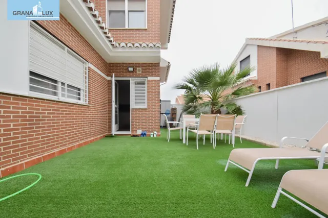 Unifamiliar pareada en rebites, con patio, solárium y garaje — 40