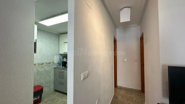 ÁTICO DE 1 HAB Y 1 BAÑO CON TERRAZA EN EL CENTRO DE TORREVIE - foto 4