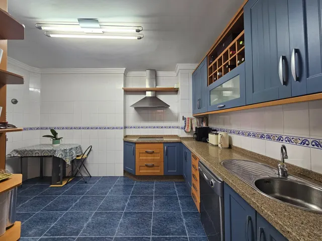 Piso familiar con Garaje, Trastero y Piscina en El Pinillo, a 800 Metros del Mediterráneo — 21