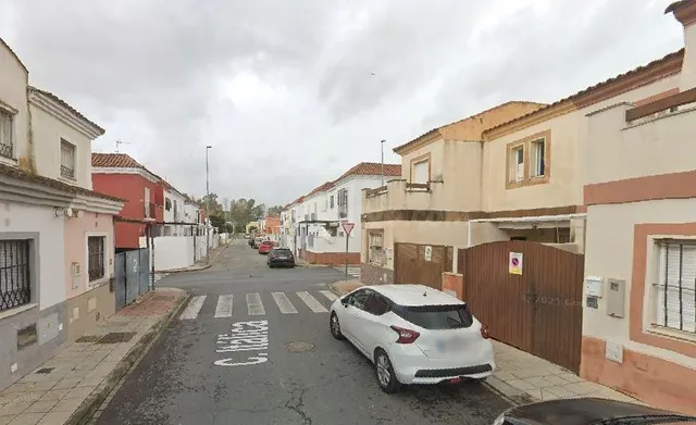 Se vende piso CESIÓN DE REMATE en C/ ITALICA en Coria del Rí - foto 2