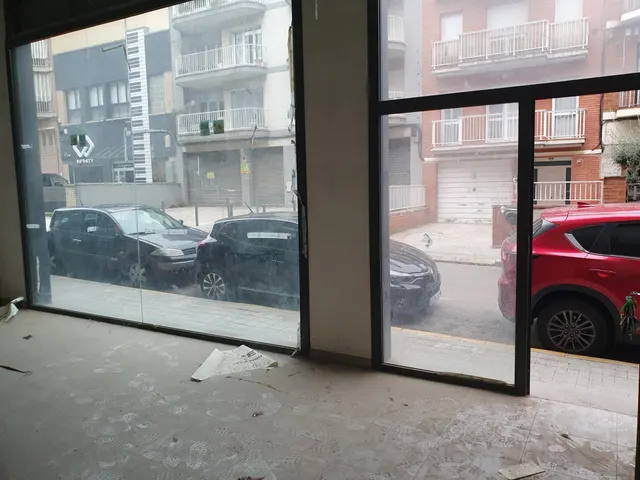 LOCAL COMERCIAL EN VENDA A IGUALADA - BARRI DE LES FLORS — 4