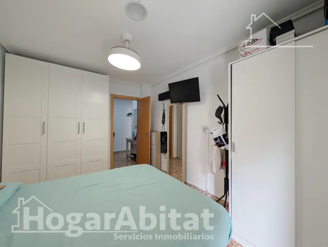 ¡UBICACIÓN IDEAL! AMPLIO, LUMINOSO Y EXTERIOR CON BALCÓN, TODO AMUEBLADO — 20