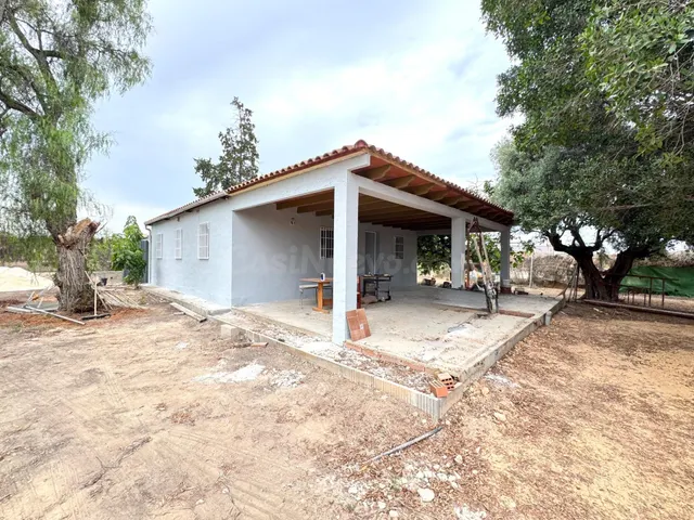 Casa de campo con parcela rústica en Torrellano Alto (Alican