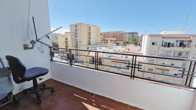 ¡TU NUEVO PROYECTO TE ESPERA EN MÁLAGA!  PISO CON TERRAZA Y MUCHÍSIMO POTENCIAL — 17