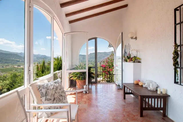 Chalet independiente con piscina privada y espectaculares vi