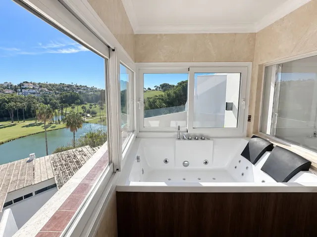 Adosado reformado  en venta con vistas panorámicas al golf en Torrequebrada, Benalmádena — 18