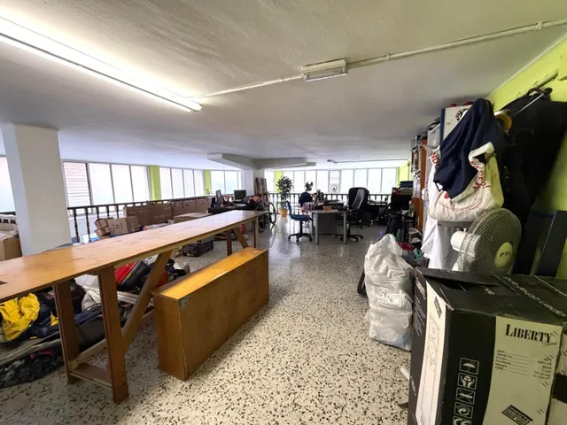 Amplio Local Comercial en el Centro de Santa Coloma de Gramanet por €290,000 — 8