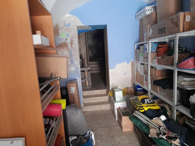 Piso más dos locales !!! — 24