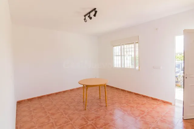 CASA EN PLANTA BAJA CON TERREZA DE 90M2 Y PARCELA DE 300M2 E - foto 2