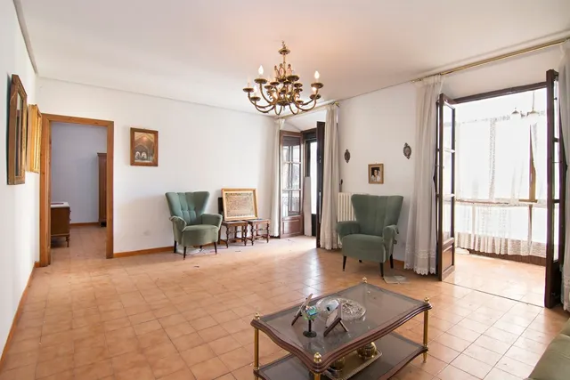 Escpecatcular Casa- Edficicio en el Centro de Baza — 32