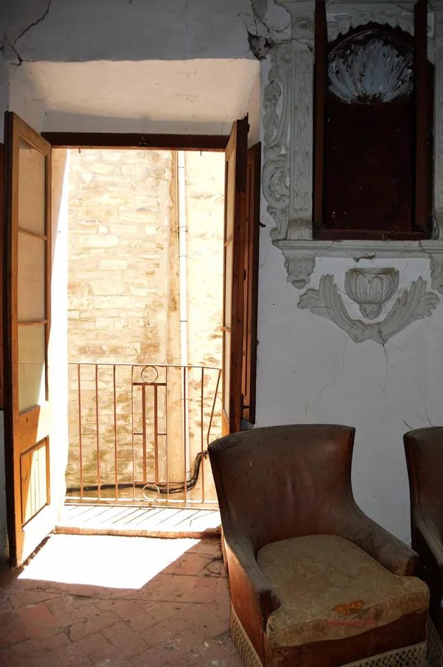 GRAN CASA 511 M2 EN VENTA, PARA REFORMAR INTEGRAMENTE, CON 2 SALIDAS INDEPENDIENTES EN CONESA — 35