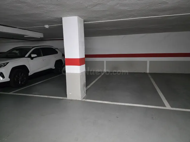 Amplio piso de 157 m2 con terraza, garaje y vistas al Retiro en Jerónimos — 36