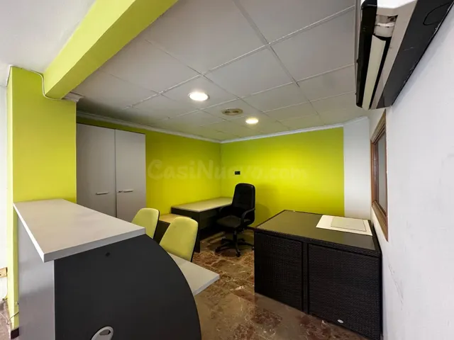 Local comercial con oficinas y zona de trabajo — 5