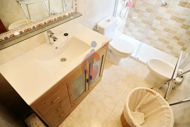 Espectacular bungalow en esquina con gran solárium, jardín privado y piscina en Guardamar del Segura — 18
