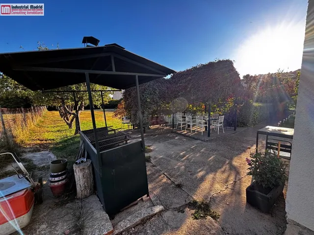 Chalet rústico independiente con piscina privada y gran parc - foto 4