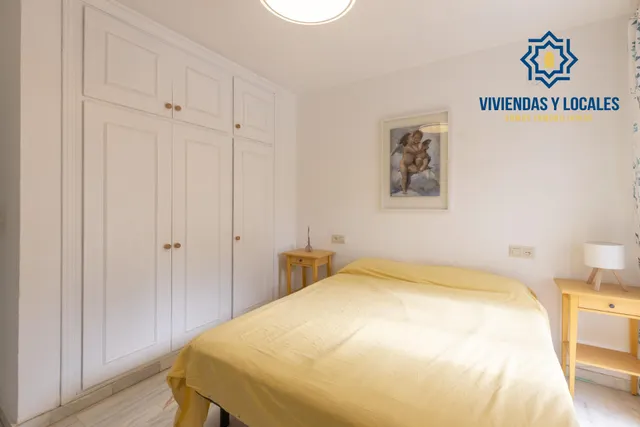 Casa independiente con piscina en La Zubia. — 19
