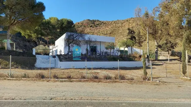 FANTÁSTICA CASA DE CAMPO CON GRAN TERRENO ALREDEDOR - REF 17