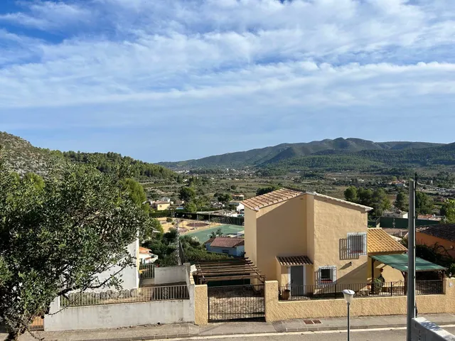 Parcela urbanizable a la venta en Alcalali. — 2