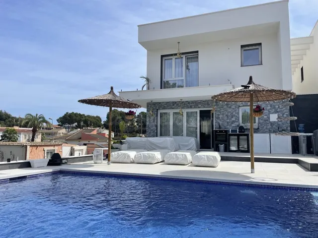 Villa 4 habitaciones 250m² en venta - Urbanización Perla del - foto 2
