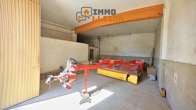 OPORTUNIDAD Casa con mucho terreno y varios garajes — 38