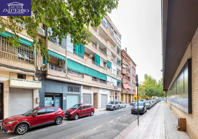 En Venta Piso de 4 dormitorios con ascensor, ideal para reformar a tu gusto. — 3