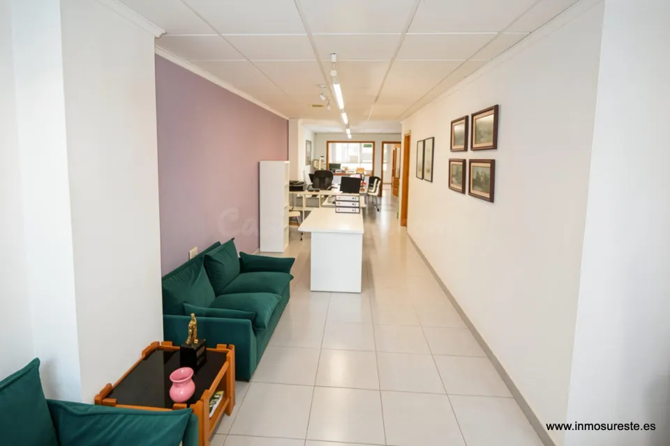 ¡Novedad! Venta de entresuelo, zona Reyes Católicos, 146 m2