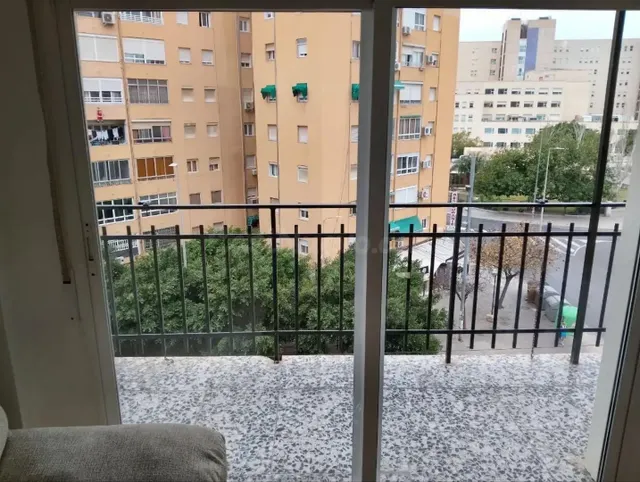 PISO CON ASCENSOR CERCA DEL HOSPITAL GENERAL DE ALICANTE - foto 3