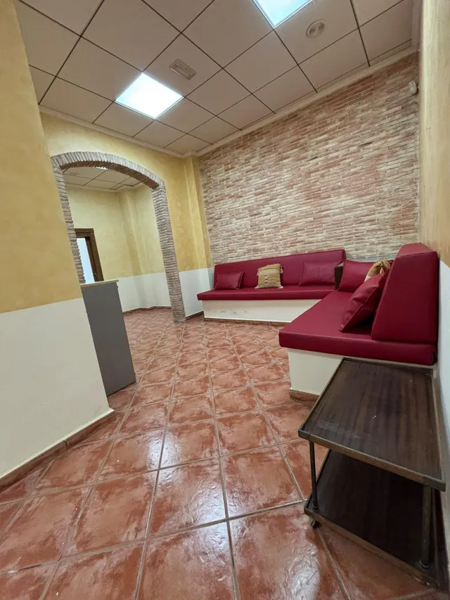 LOCAL COMERCIAL DE 300 m2 – ALQUILER CON OPCIÓN DE COMPRA — 24