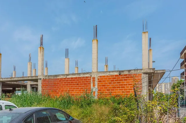 Edificio en obra parada en Llandells (Peñíscola) con proyecto para 39 viviendas y locales — 15