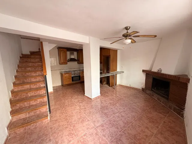 CASA DE DOS PLANTAS Y TERRENO EN CANJÁYAR - foto 2