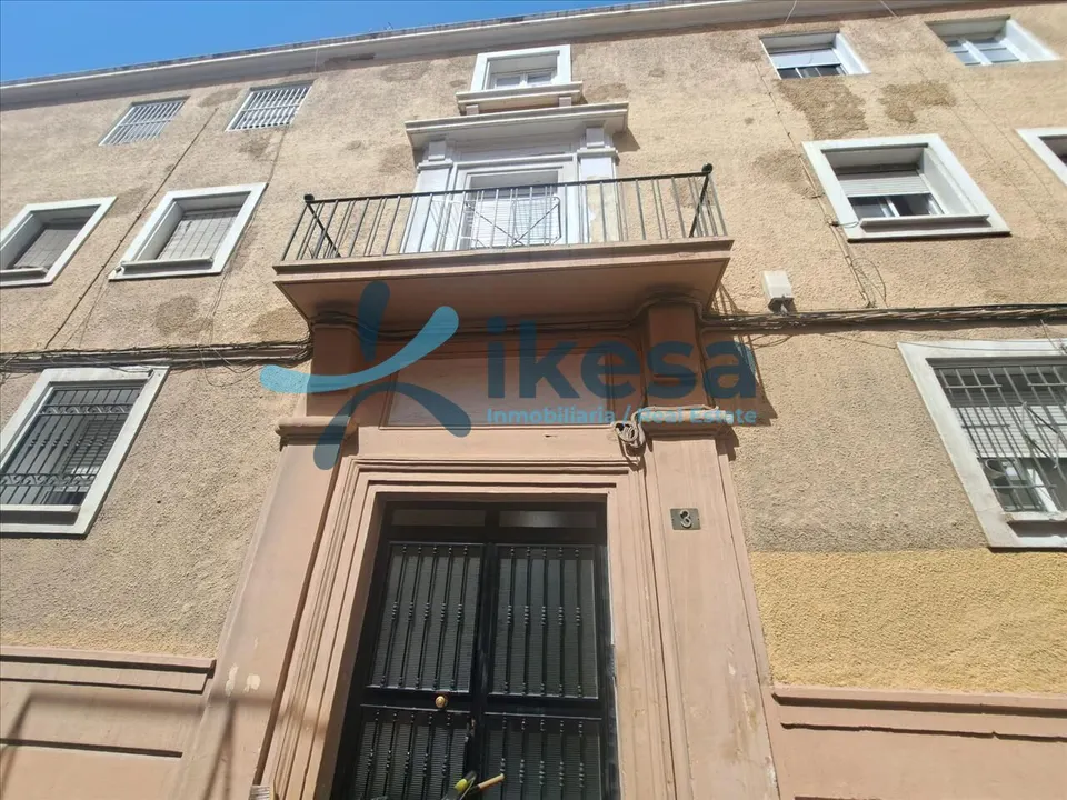 Amplio Apartamento en la Pescadería de Almería