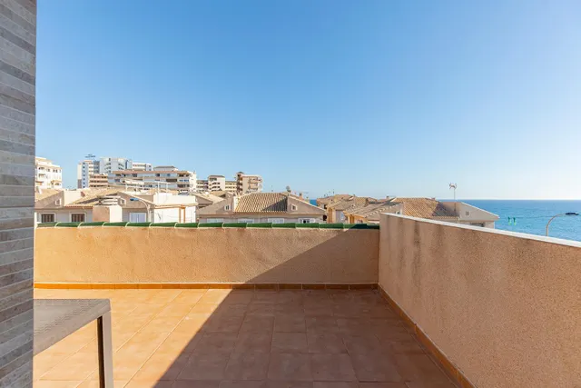 Adosado en primera línea con vista al mar — 34