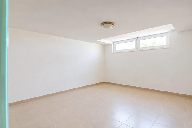 Fabulosa casa con patio ajardinado en Gelves, a diez minutos del centro de Sevilla. — 30