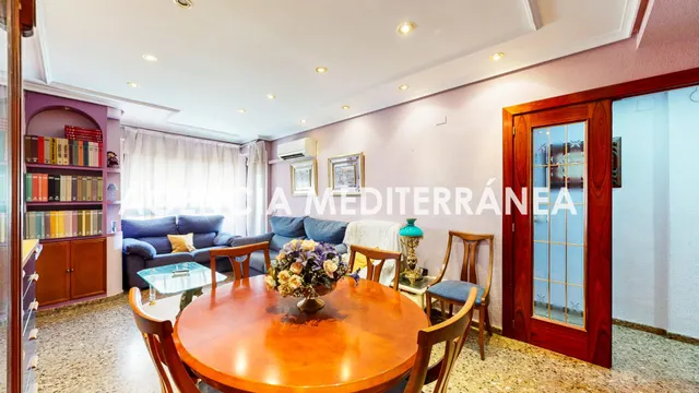 Piso en venta en Torrent, con tres habitaciones y dos baños. — 26