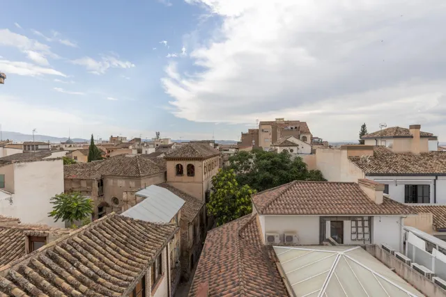 Oportunidad única en pleno corazón de Granada: luminosidad, ubicación y un enorme potencial de transformación — 31
